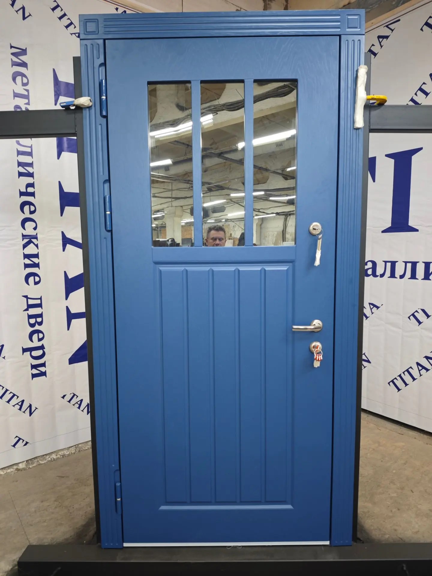 Уличная дверь «Сапфир» с окном в Подольске — фото 3